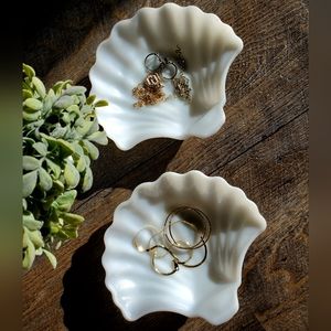 Milk Glass Clamshell dish VTG
